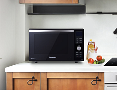 Почему микроволновка искрит: основные причины